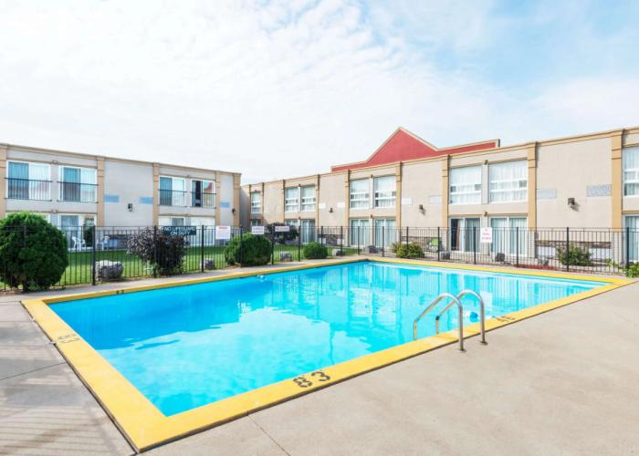 Super 8 by Wyndham Cambridge/Kitchener/Waterloo Area