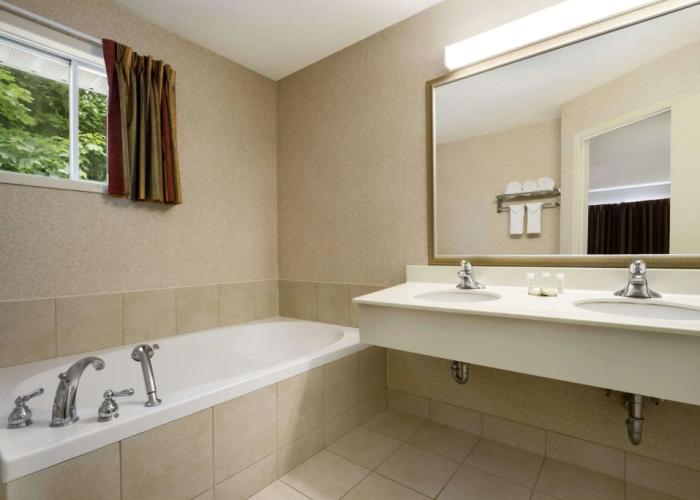 Super 8 by Wyndham Brockville