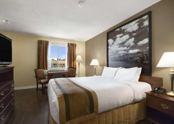 Super 8 by Wyndham Brockville