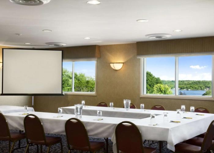 Super 8 by Wyndham Brockville