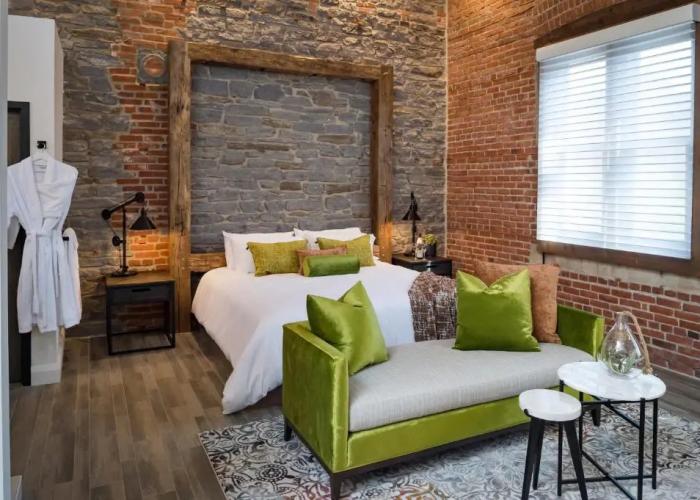 48 King West Boutique Hotel
