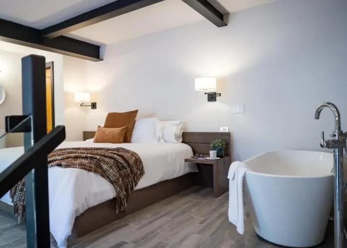 48 King West Boutique Hotel