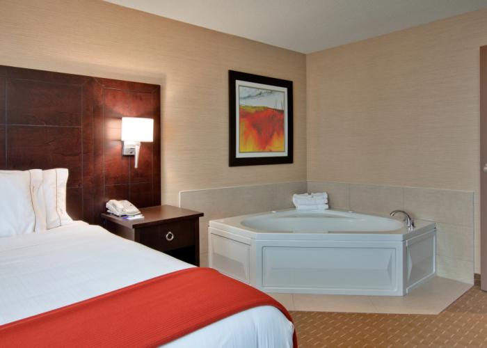 Holiday Inn Express & Suites Chatham South by IHG