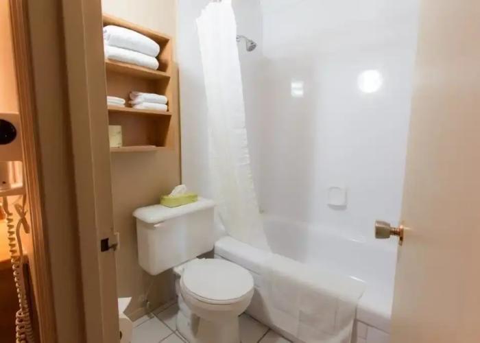 Travelodge by Wyndham Drummondville