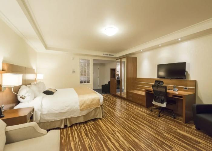Hôtel & Suites Le Dauphin Drummondville