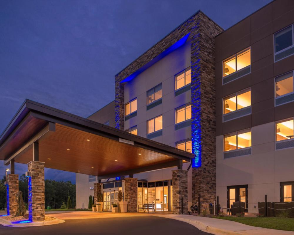 Holiday Inn Express & Suites Farmville by IHG