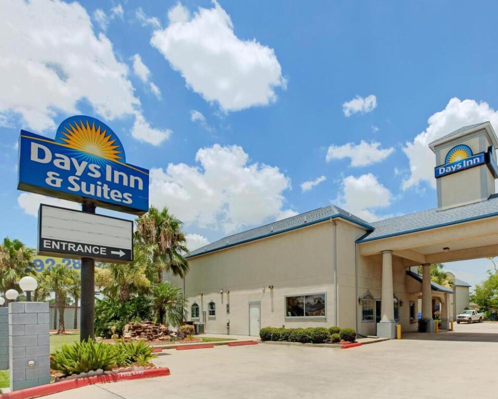 Sapphire Inn & Suites