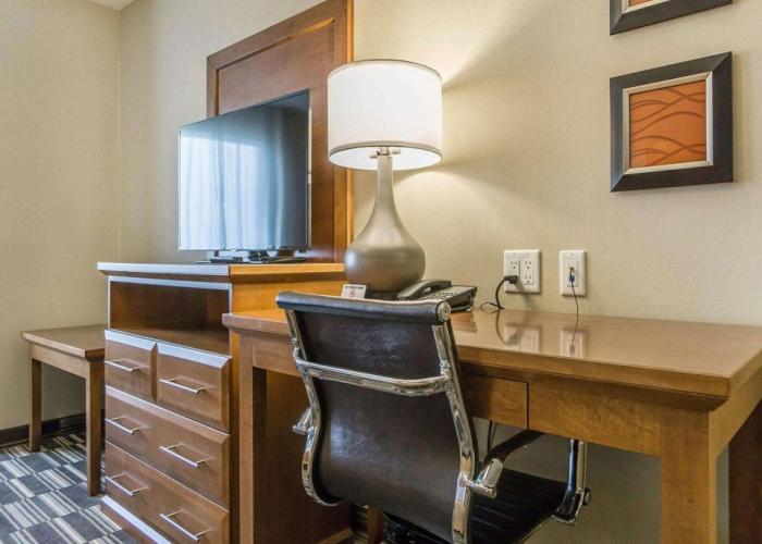 Comfort Inn & Suites Edmonton International Airport