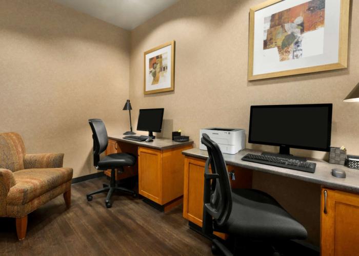 Days Inn & Suites by Wyndham Edmonton Airport