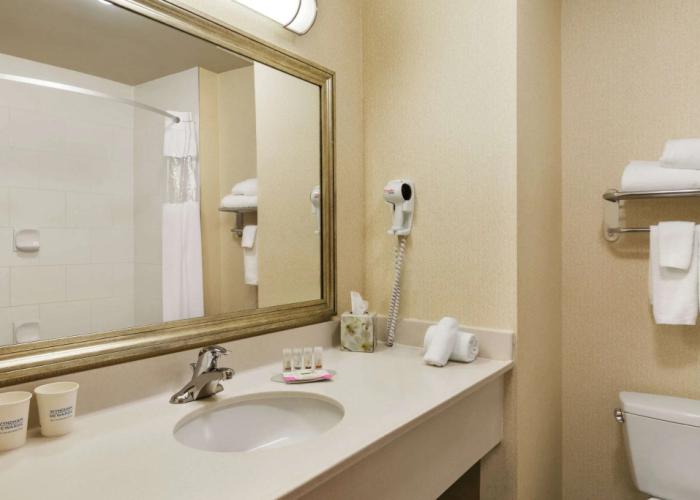 Days Inn & Suites by Wyndham Edmonton Airport