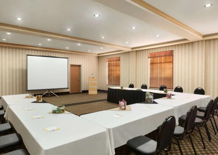 Days Inn & Suites by Wyndham Edmonton Airport