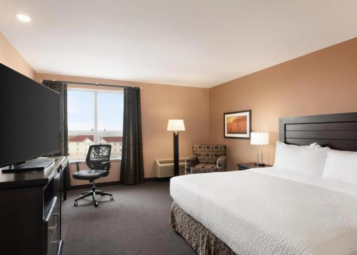 Royal Hotel Edmonton Airport, Trademark Collection by Wyndham