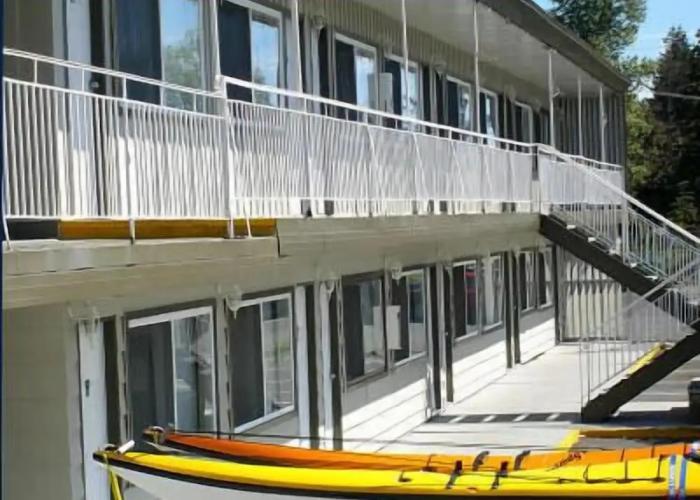 Comox Valley Inn & Suites