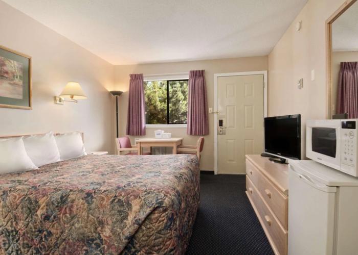 Coast Courtenay Hotel