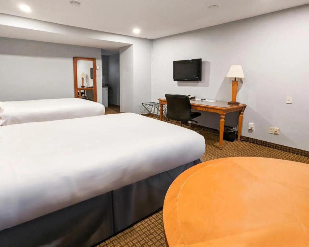 фото First Canada Inn Cornwall
