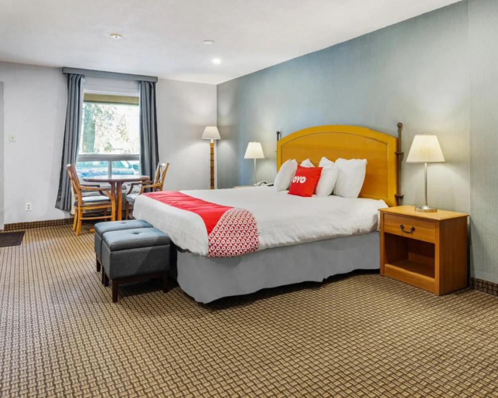 фото First Canada Inn Cornwall