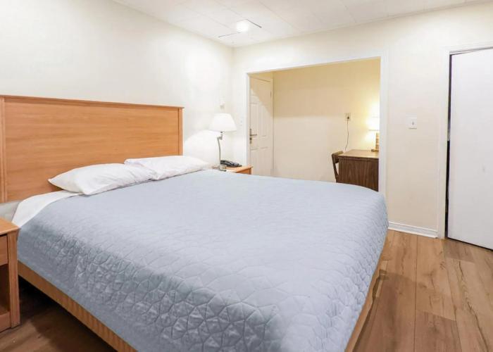 First Canada Inn Cornwall