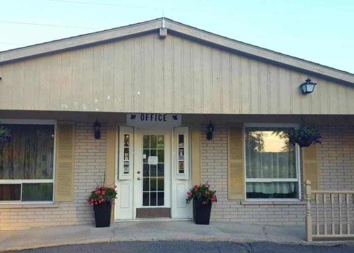 First Canada Inn Cornwall