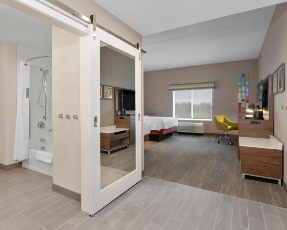 фото Hampton Inn By Hilton Cornwall