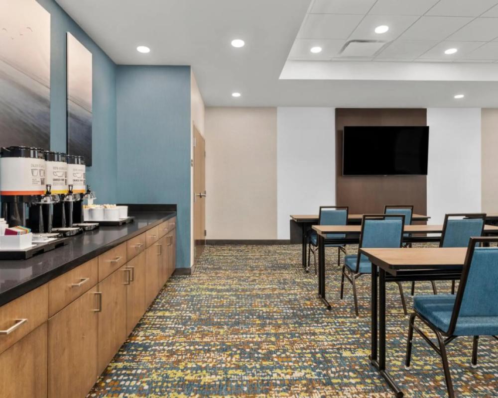 фото Hampton Inn By Hilton Cornwall