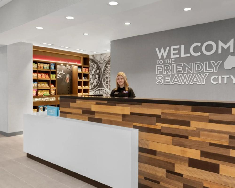 фото Hampton Inn By Hilton Cornwall