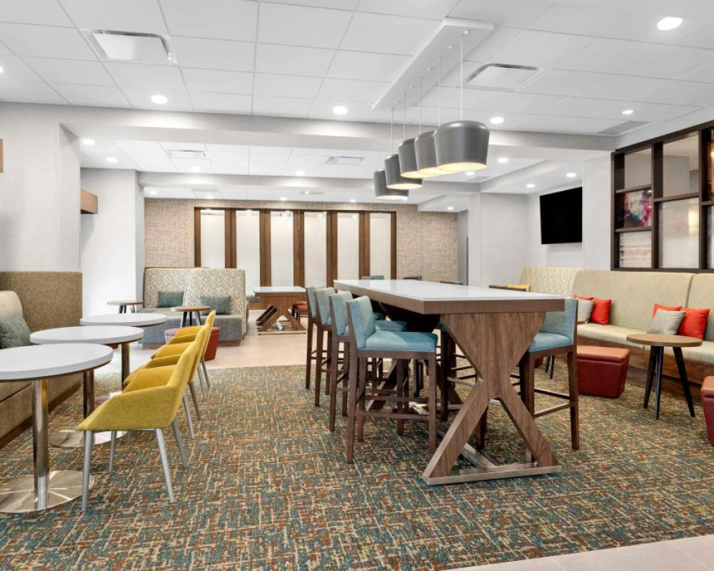 фото Hampton Inn By Hilton Cornwall