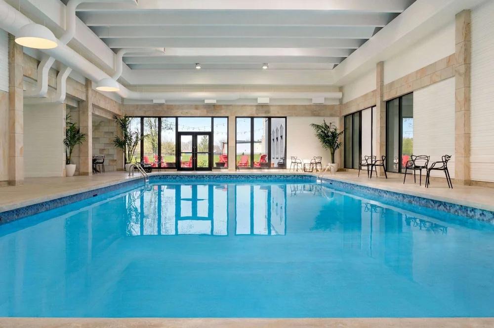 фото Ramada by Wyndham Cornwall