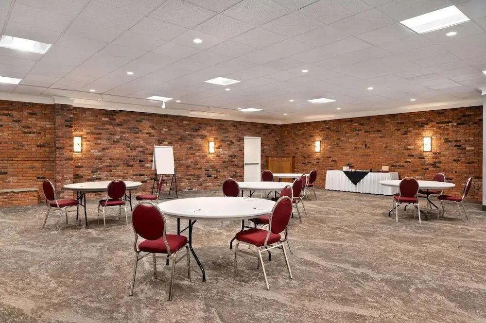 фото Ramada by Wyndham Cornwall