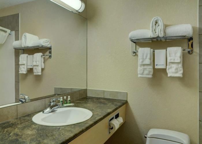 Lakeview Inns & Suites - Chetwynd