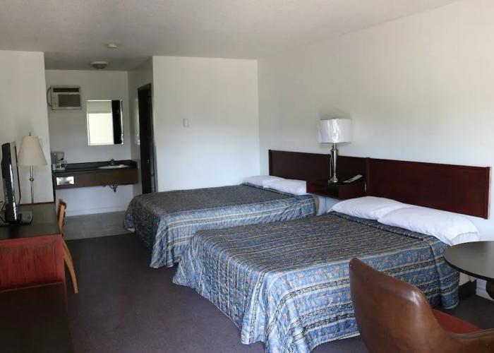 Country Squire Motor Inn