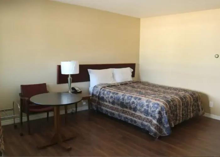 Country Squire Motor Inn