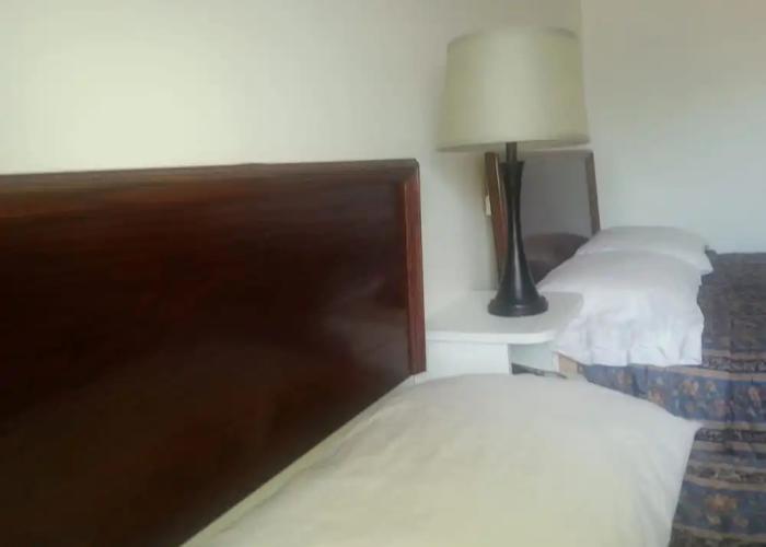 Country Squire Motor Inn