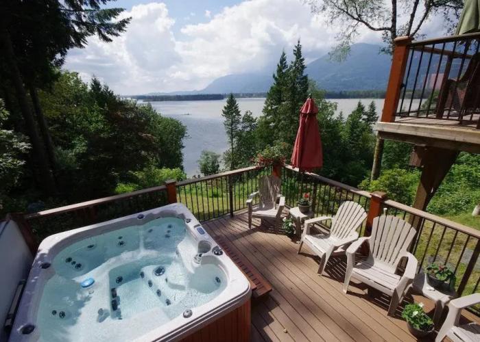 The Fraser River's Edge B&B Lodge