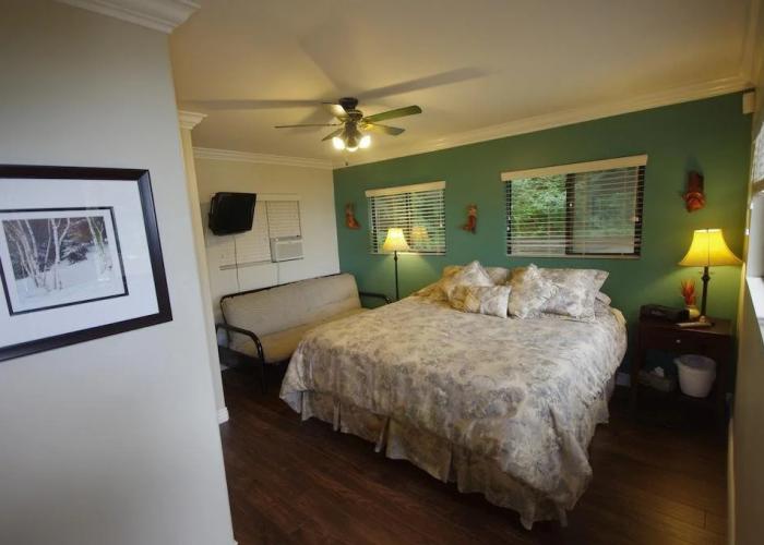 The Fraser River's Edge B&B Lodge
