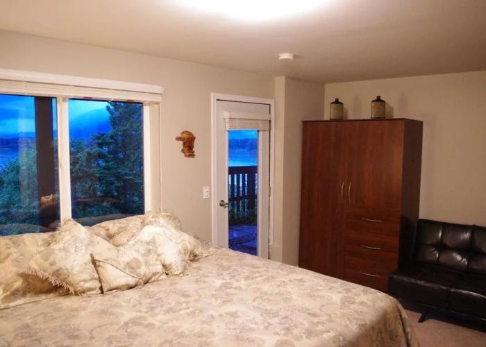 The Fraser River's Edge B&B Lodge
