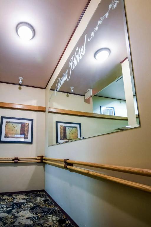 фото Creston Hotel