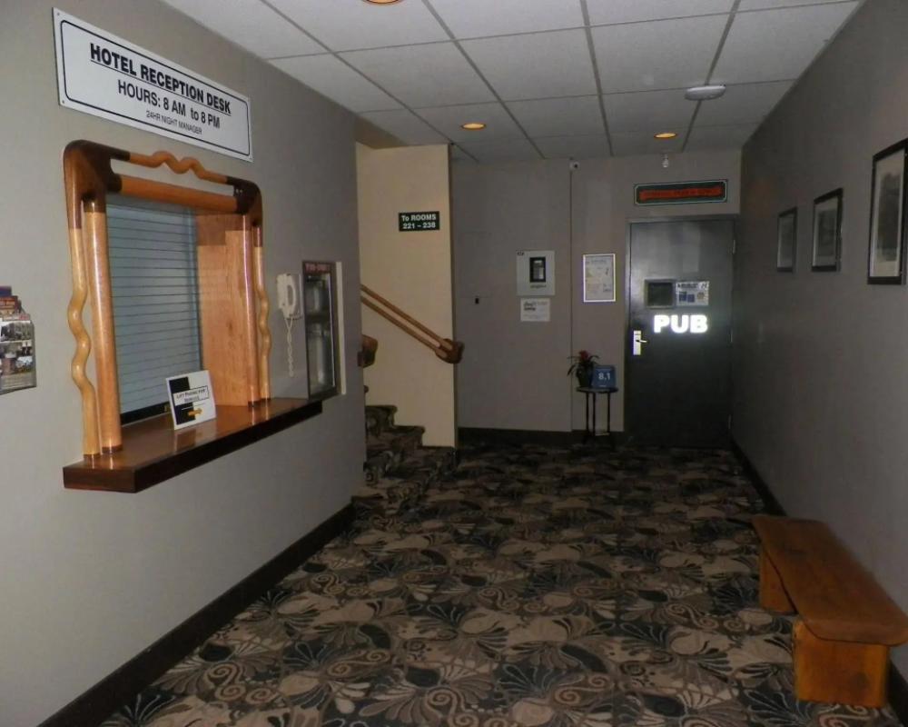 фото Creston Hotel