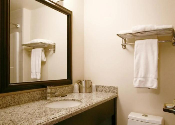 Foxwood Inn & Suites