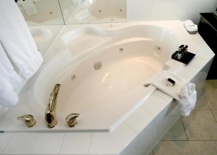 Foxwood Inn & Suites