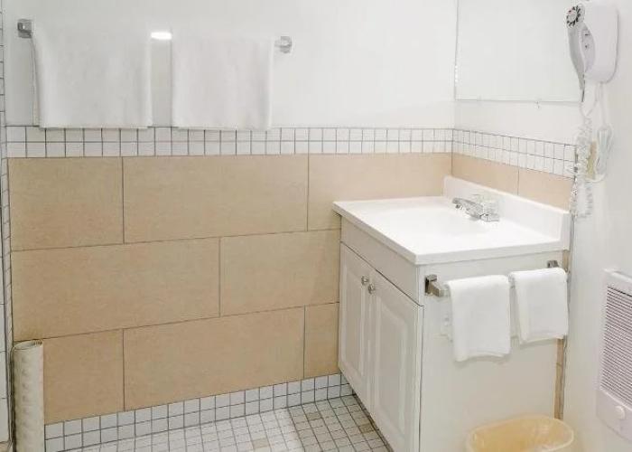 Coastal Inn Kingfisher