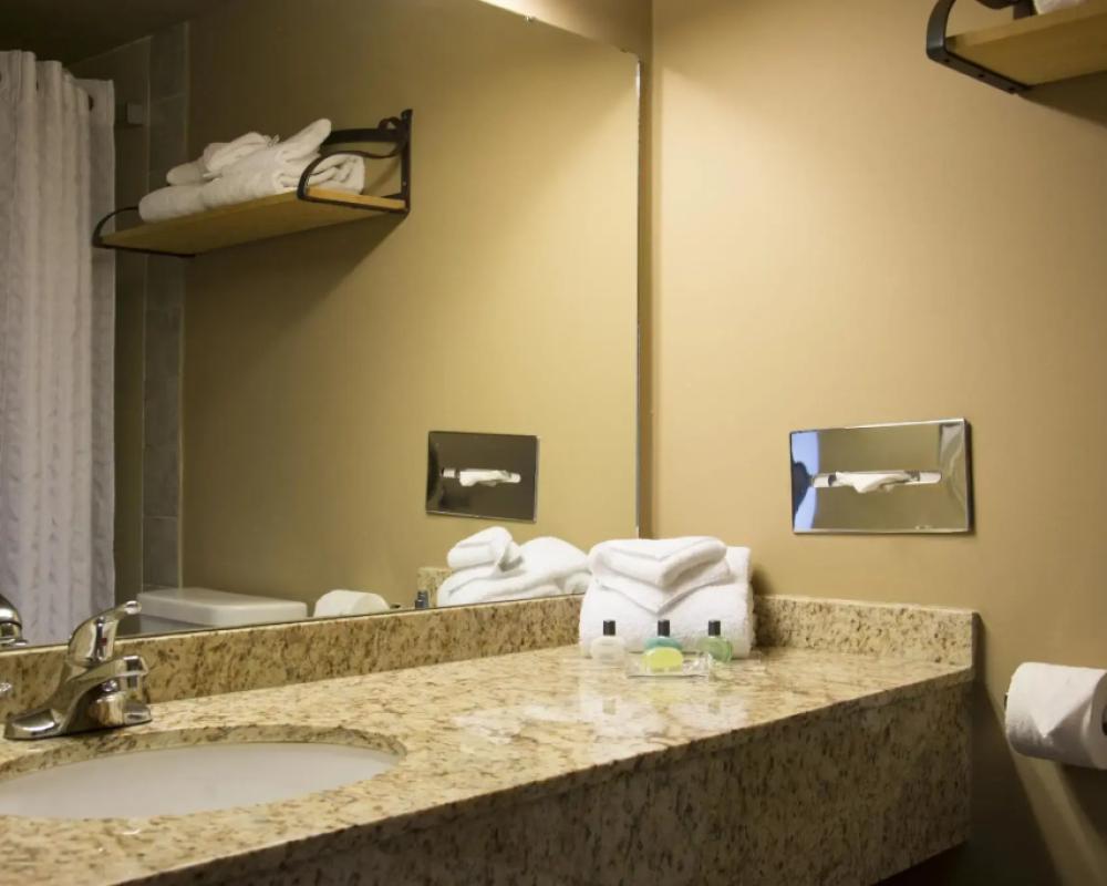 фото Tonquin Inn