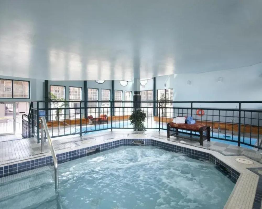 фото Tonquin Inn