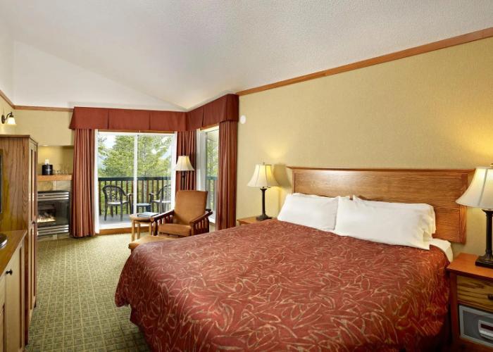 Pyramid Lake Lodge