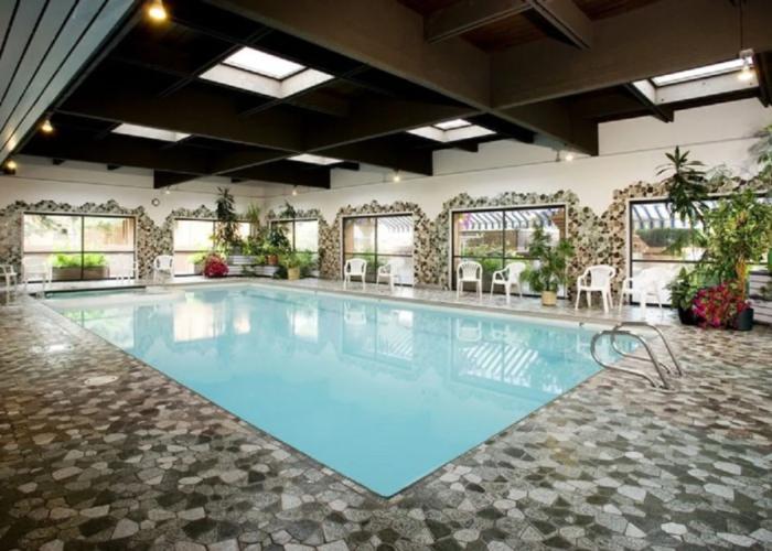 Marmot Lodge