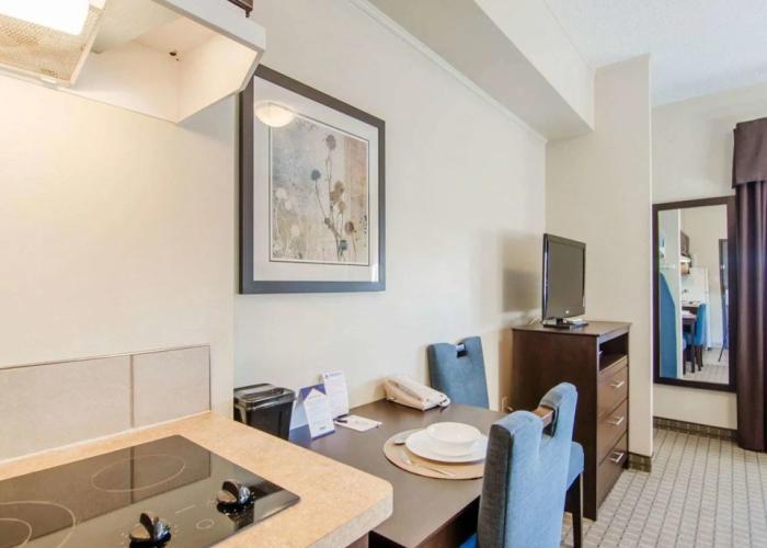 Kindersley All Suites Hotel