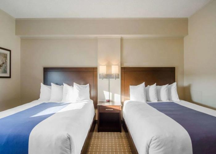 Kindersley All Suites Hotel