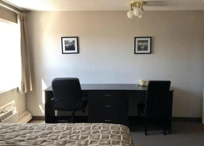 Arbour Ridge Inn & Suites
