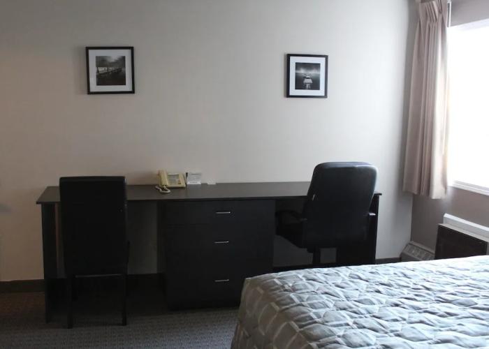 Arbour Ridge Inn & Suites