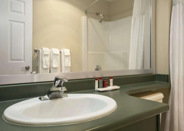 Ramada Limited Merritt
