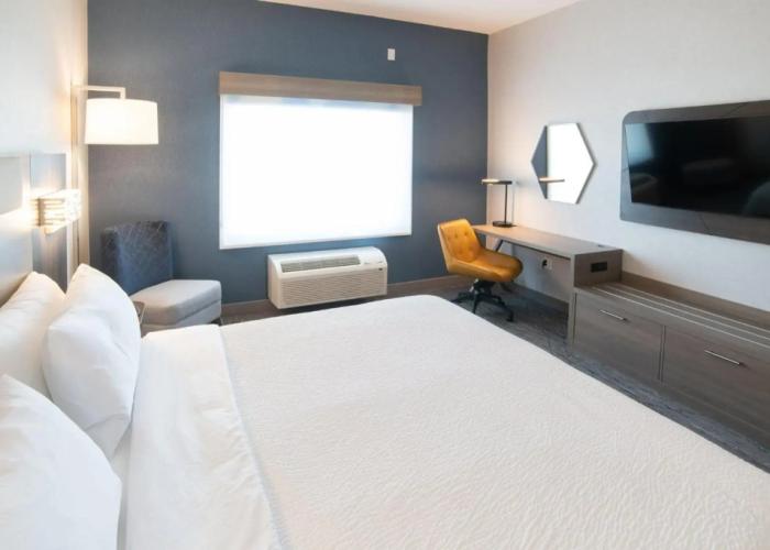 Holiday Inn Express and Suites Moose Jaw by IHG